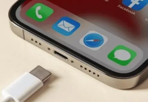 白马井镇苹果15维修分享iPhone15改USB-C接口后能和安卓用户互借充电器吗 